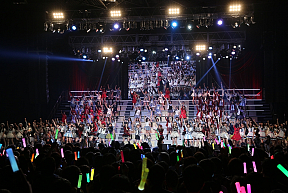 AKB48グループ大組閣祭り～時代は変わる。だけど僕らは前しか向かねえ！～より (C)AKS
