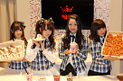 AKB48 CAFE & SHOP HAKATAをPRするAKB48のメンバー (C) AKS