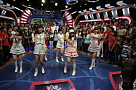 インドネシア・RCTIの人気音楽番組「dahsyat(ダシャット)」に出演する JKT48 高城亜樹と仲川遥香 (C) JKT48 Project