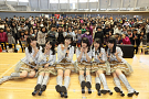AKB48グループ 「誰かのために」プロジェクト復興支援活動の様子 (C)AKS
