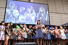 「AKB48『僕たちは戦わない』大握手会」の様子 (C)AKS