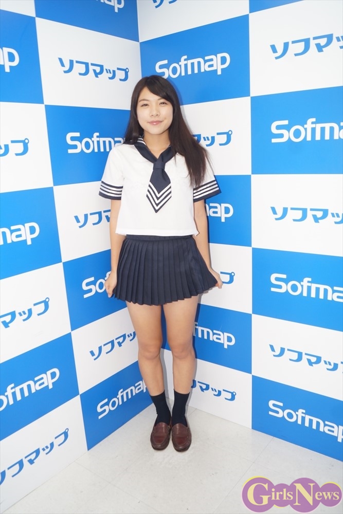 日本一スカートが短い女子高生 芹沢潤 ちょっとセクシーな水着をいっぱい着てます Girlsnews