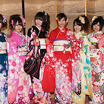 左から 佐藤夏希・佐藤亜美菜・松井咲子・宮澤佐江・中田ちさと・片山陽加・松原夏海