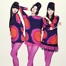 写真は Perfume「ねぇ」のアーティスト写真
