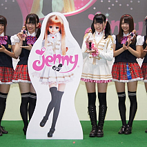 SUPER☆GiRLS 左から八坂沙織・渡邉ひかる・勝田梨乃・前島亜美・稼農楓・溝手るか・後藤彩