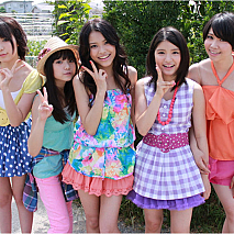 9nine 左から佐武宇綺・村田寛奈・吉井香奈恵・川島海荷・西脇彩華 (C) レプロエンタテインメント