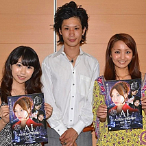 左からこままりえ、籠谷和樹、岡村萌子