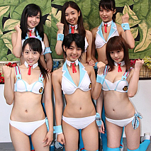 後列左から篠原愛実、綾乃美花、衛藤美彩・前列左から麻生梨里子、秋月三佳、朝倉由舞 (C)K･K/もっと猫ヶ谷2011