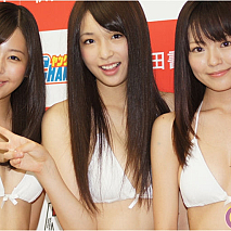 ミスヤングチャンピオン2011グランプリ 左から堀川美加子・菅原梨央・松嶋ののか