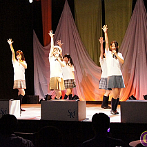 制服向上委員会