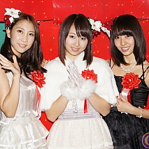 左から近野莉菜・小林香菜・藤江れいな