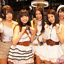 9nine 左から佐武宇綺・村田寛奈・吉井香奈恵・川島海荷・西脇彩華