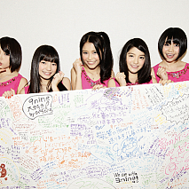 9nine 左から佐武宇綺・村田寛奈・吉井香奈恵・川島海荷・西脇彩華