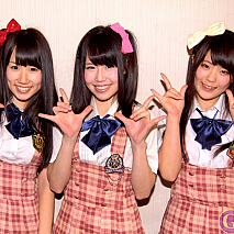 Prism 左から桐谷真央・塩谷彩香・川村虹花