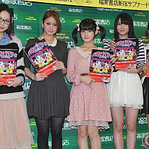 左から須藤茉麻、菅谷梨沙子、嗣永桃子、矢島舞美、徳永千奈美