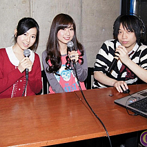 左から千葉夏実・天野麻菜・輝-Akira-