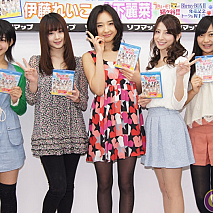 左から秋月三佳・朝倉由舞・気谷ゆみか・伊藤れいこ・木下麗菜