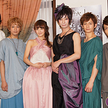 舞台「ニンギョヒメ」製作発表会見 左から五十嵐麻朝・辻本祐樹・小松彩夏・いしだ壱成・米原幸佑・榊原徹士