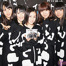 ひめキュンフルーツ缶（左から奥村真友里・河野穂乃花・岡本真依・谷尾桜子・菊原結里亜）