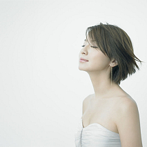 鈴木亜美 (C) avex