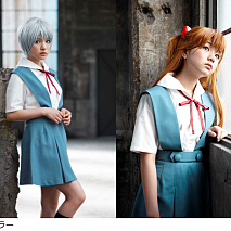 エヴァのコスプレに挑戦した9nine 川島海荷(左)と村田寛奈(右) (C) カラー