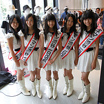 ルミネマン渋谷の一日店長を務めた 東京女子流 (C) avex