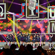 第11回CCTV MTV音楽盛典に出席したAKB48 写真提供：(C) AKS
