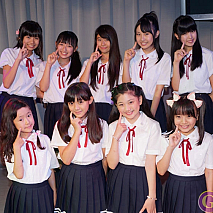 スマイル学園 左上から木沢瑠那・中原芽生・井咲碧海・向井静・小西ねね、左下から岡崎苺・田谷菜々子・今井花凜・永島穂乃果