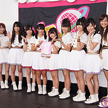 LinQ 左から原直子・杉本ゆさ・桃咲まゆ・姫崎愛未・瑞稀もえ・髙木悠未・天野なつ・坂井朝香・岸田麻佑・松村くるみ