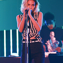 紗羅マリー (C) avex