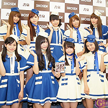 後列左から安斉奈緒美・玉井杏奈・槙田紗子・岩村捺未・藤本有紀美、前列左から奥仲麻琴・根岸愛・増井みお・森詩織