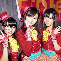 ほわいと☆milk 左から月宮かれん・黒瀬サラ・佐藤七彩