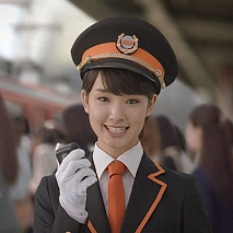 auの新CM au女子割「のりかえ案内」篇