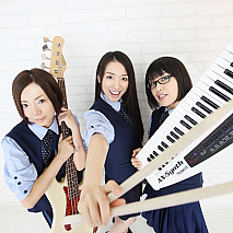 blue chee’s　(C) blue chee’s All Rights Reserved 写真撮影 ハービー山口