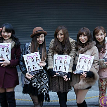 Chu-Z（左からKANA・KAEDE・LUNA・あすか・ミク）