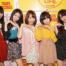 夢みるアドレセンス 左から小林玲・志田友美・荻野可鈴・京佳・山田朱莉