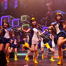 AKB48「リクエストアワーセットリストベスト100 2013」より (C) AKS