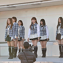 東日本大震災復興支援特別公演～誰かのためにプロジェクト2013～より (C) AKS