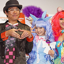 左から古坂大魔王・道重さゆみ・岡本夏生