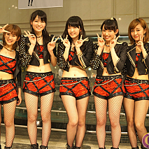 ℃-ute シングル「Crazy 完全な大人」発売記念イベントより