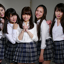 ミルキー☆クラウン 左から瑞咲まみ・佐倉仁菜・水月桃子・出水杏奈・千鶴