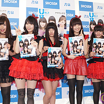 アイドリング!!! 左から倉田瑠夏・伊藤祐奈・後藤郁・石田佳蓮・清久レイア