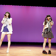 藍井エイル(左)・春奈るな(右)