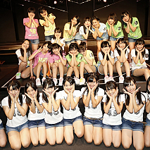 HKT48ひまわり組「パジャマドライブ」公演 初日出演メンバー集合 (C)AKS