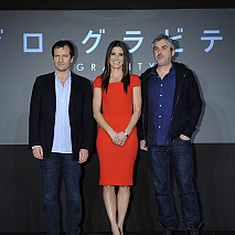 『ゼロ・グラビティ』来日記者会見より (c) 2013 WARNER BROS.ENTERTAINMENT INC.