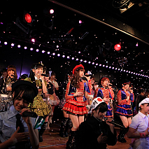 AKB48劇場8周年特別記念公演より (C)AKS