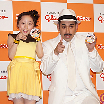 本田望結(左)・デニス植野(右)