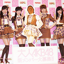 左から西野未姫・渡辺麻友・島崎遥香・岡田奈々