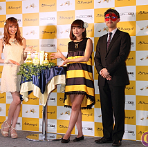 左から南明奈・優木まおみ・ゲッターズ飯田