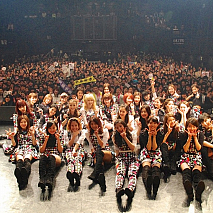 E-girls「COLORFUL POP PARTY」より